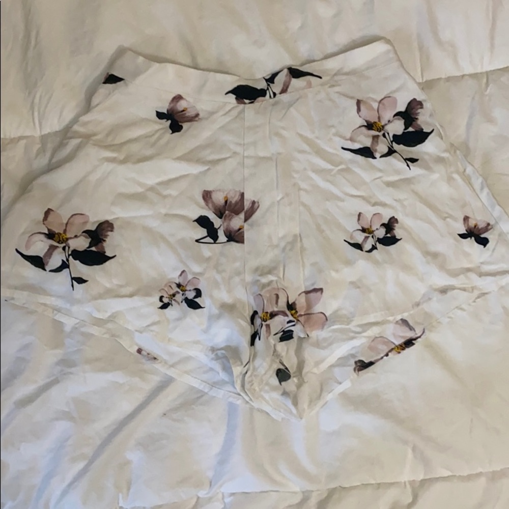 thin mini shorts with zipper!